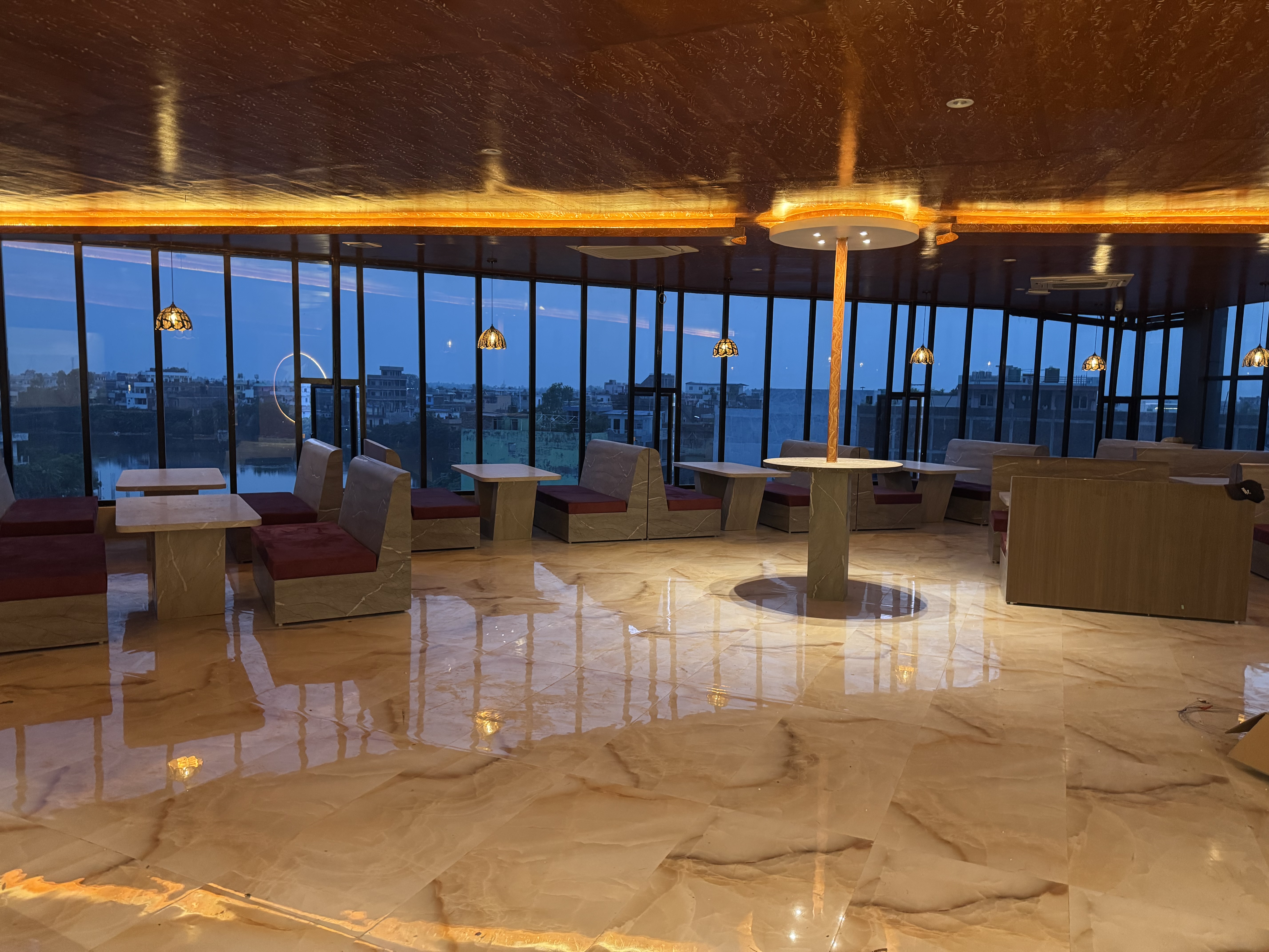 🍽️ The Skyline Restaurant